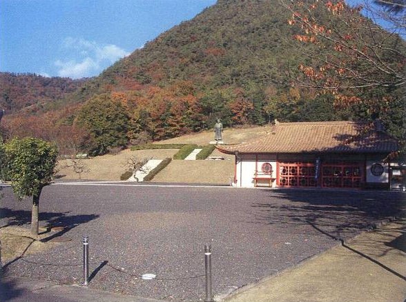 写真:吉備真備銅像 館址亭 枝垂槐
